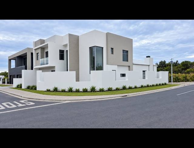 4 BEDROOM FREESTANDING FOR SALE IN SANDOWN